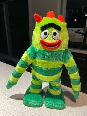 Yo Gabba Gabba Dancey Dance Brobee 14" Dancing Toy